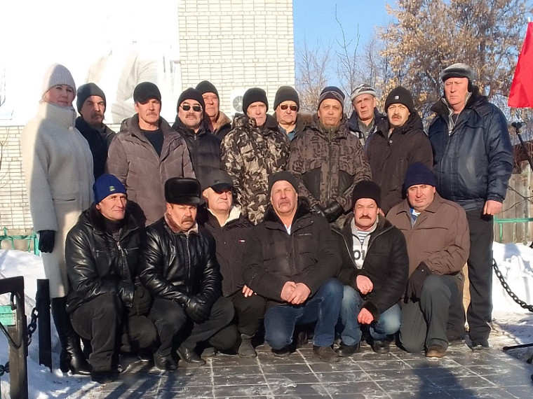 Белозерцы возложили цветы к памятнику белозерцам - участникам локальных войн и вооруженных конфликтов. Белозерцы возложили цветы к памятнику белозерцам - участникам локальных войн и вооруженных конфликтов.