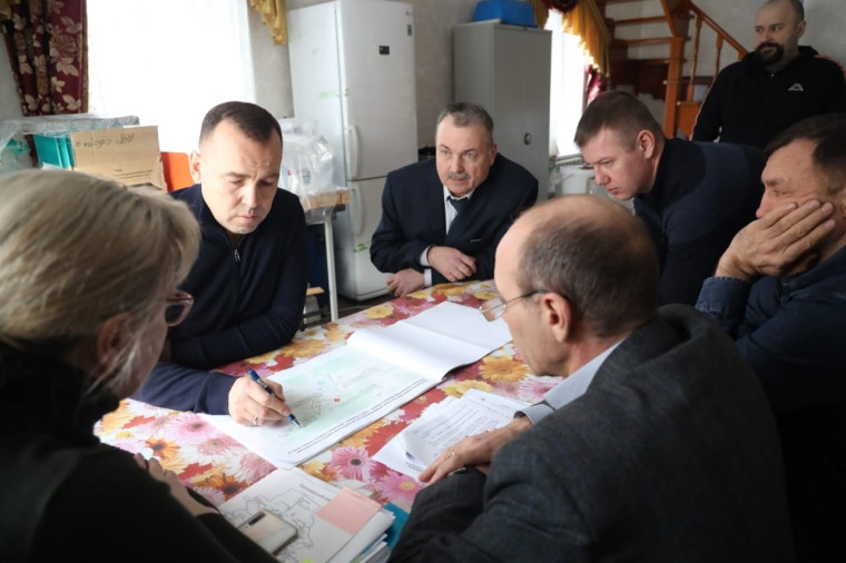 Губернатор Вадим Шумков поделился планами по ремонту дорог Белозерского округа. Губернатор Вадим Шумков поделился планами по ремонту дорог Белозерского округа.