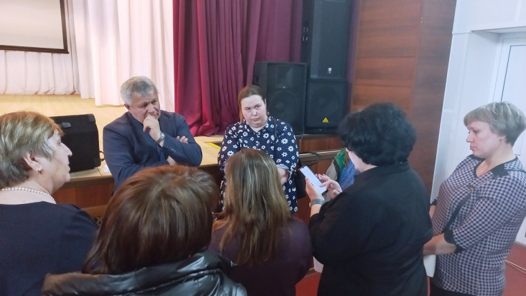 Наш округ с рабочим визитом посетил депутат Курганской областной Думы В.Н. Казаков. Наш округ с рабочим визитом посетил депутат Курганской областной Думы В.Н. Казаков.